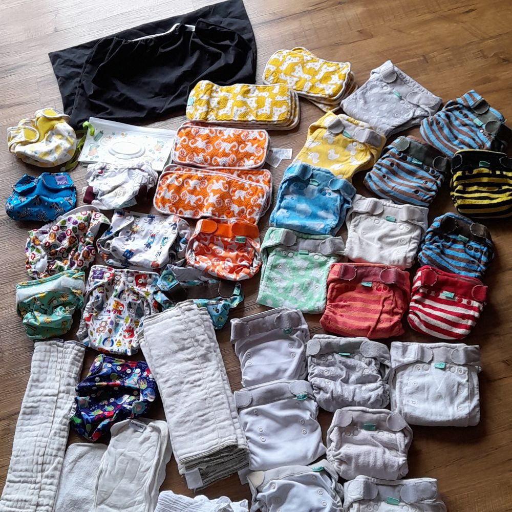 Umfangreiches Stoffwindelpaket verschiedener Marken