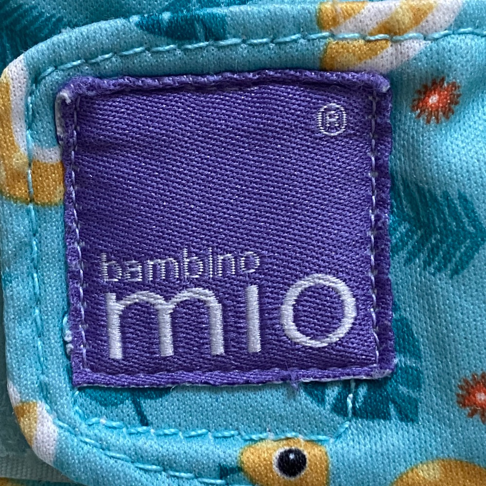Set aus 5 All-In-One Stoffwindeln von Bambino Mio, Türkis mit niedlichen gelben Schlangen und grünen Blättern