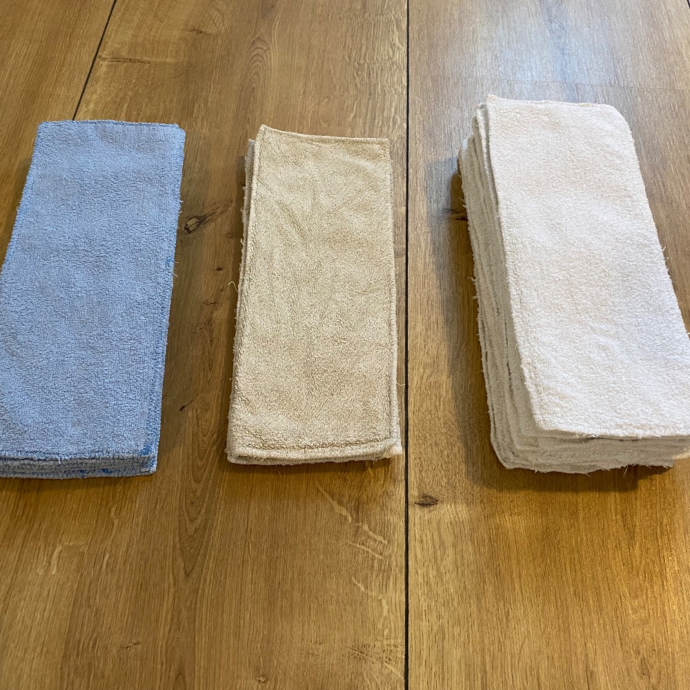 Set aus 24 Einlagen und 4 PUL-Überhosen von Bambino Mio, Größe 2 ab 9 kg bzw. 6 Monate