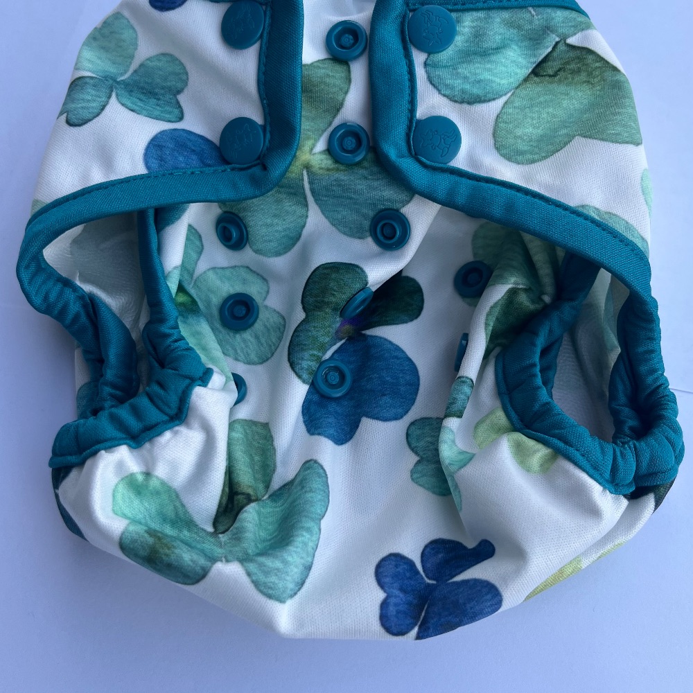 Neugeborenen-Überhose von Rumparooz Motiv Clover