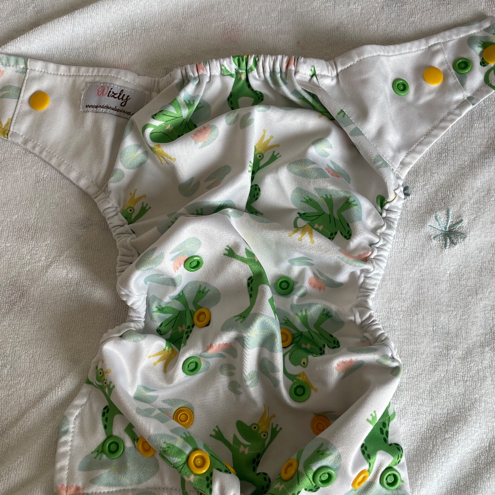 Wizly Newborn Überhose Froschkönig