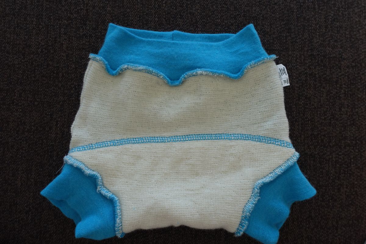 Wollüberhose von Petit Lulu in der Größe M