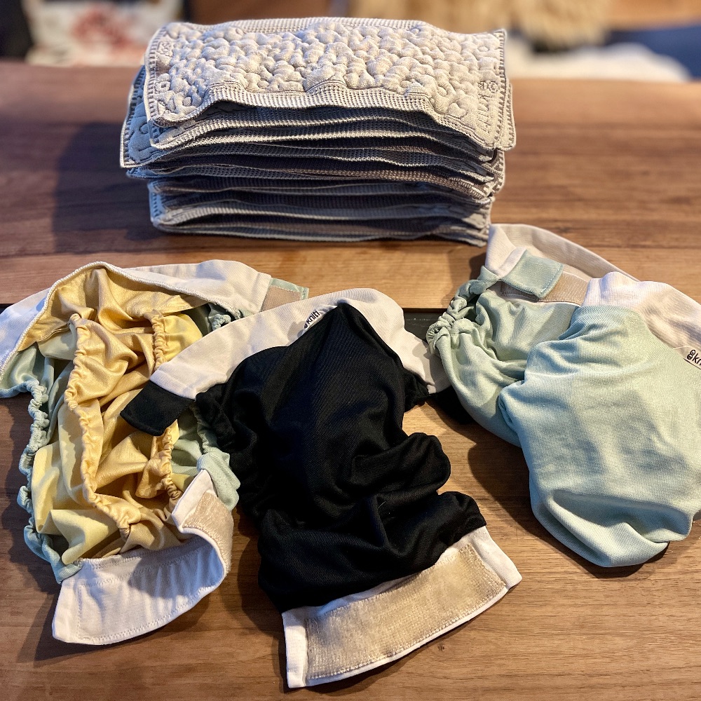 4 Kniti Überhosen, 14 x Kniti Core Einlagen und 2,5 Pack Windelvlies