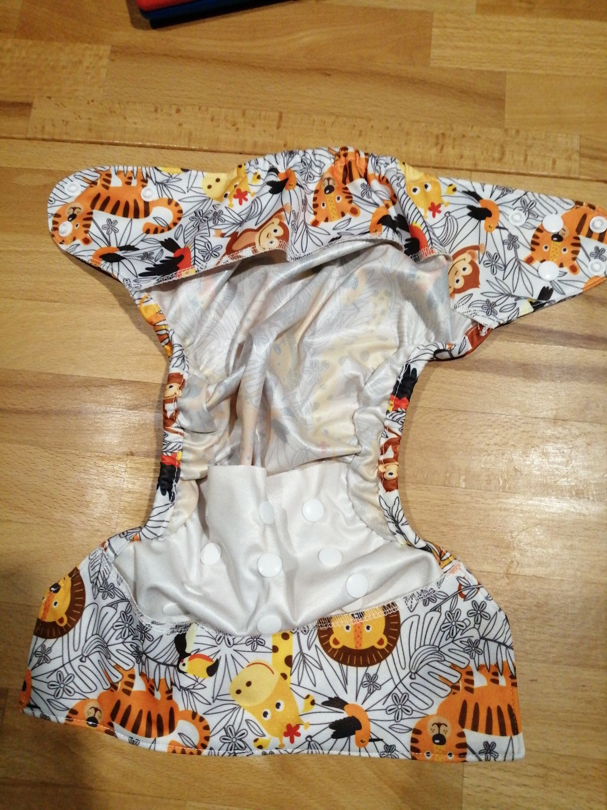 Blümchen Überhose mit Druckknöpfen Design Safari