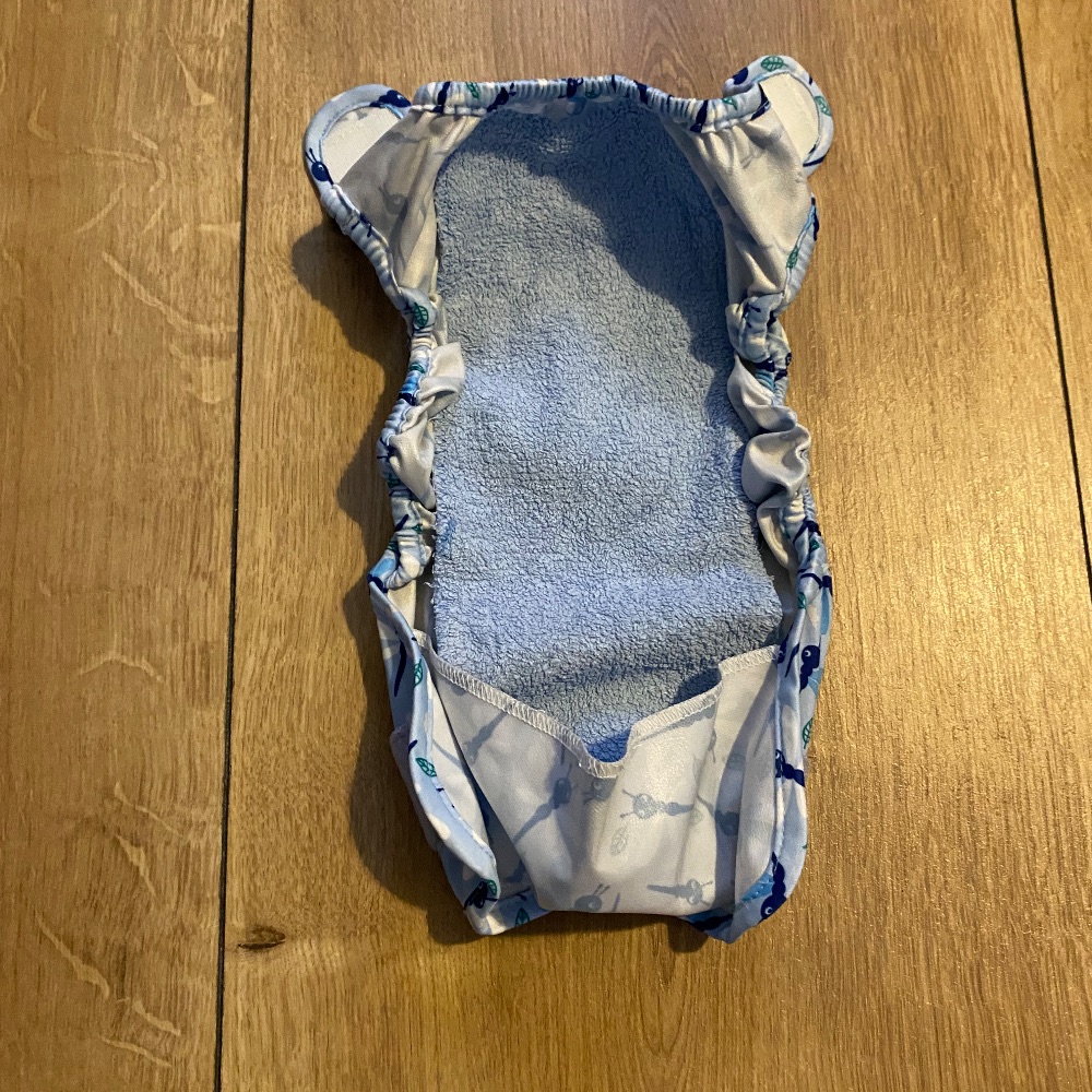 Set aus 24 Einlagen und 4 PUL-Überhosen von Bambino Mio, Größe 2 ab 9 kg bzw. 6 Monate