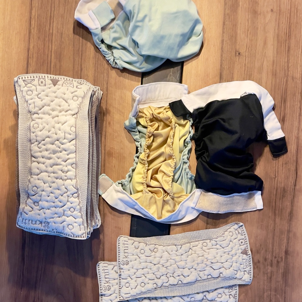 4 Kniti Überhosen, 14 x Kniti Core Einlagen und 2,5 Pack Windelvlies